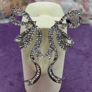 Pretty  Silver Bow pierced Earrings